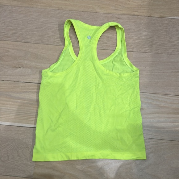 Size 4 Lululemon Razor back tank - Picture 2 of 3